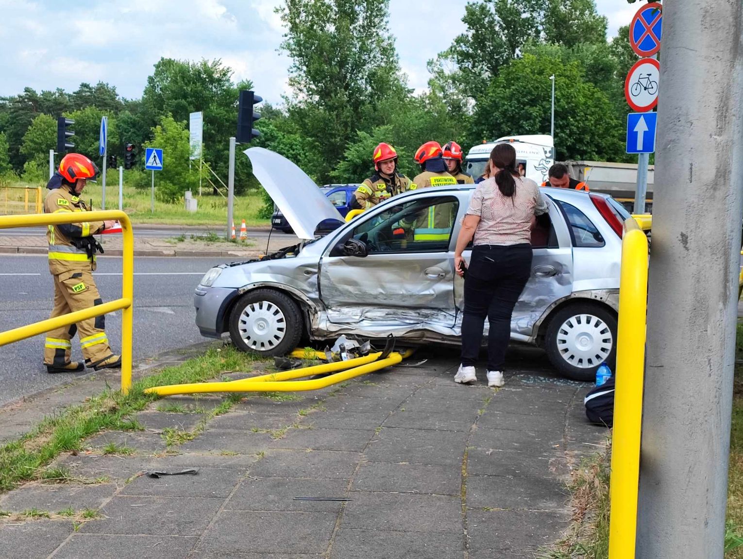 Aleja Kr Lowej Jadwigi Zablokowana Zderzenie Pojazd W