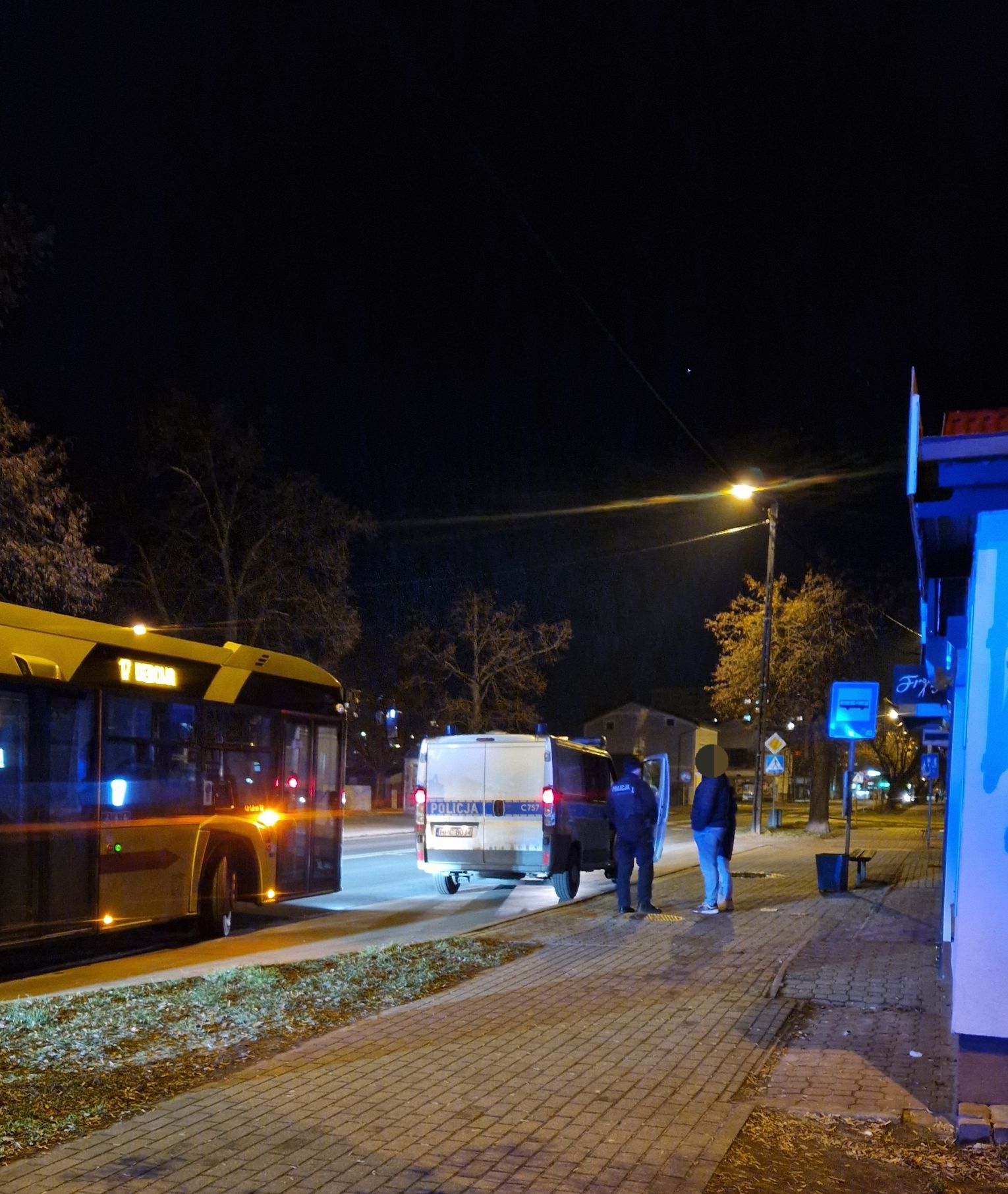 Kierowca Autobusu Mpk Uderzy W Radiow Z Kt Ry Zaparkowa W Zatoczce