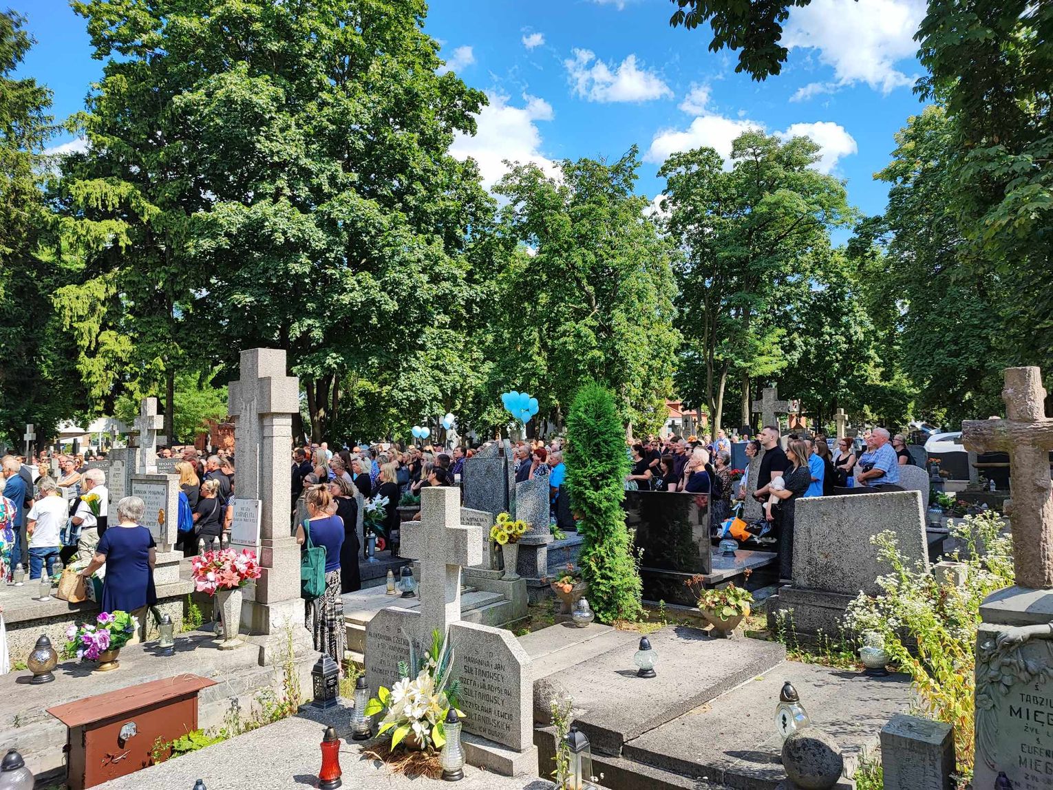 Ostatnie Po Egnanie Rodziny Kt Ra Zgin A W Wypadku Na W Grzech