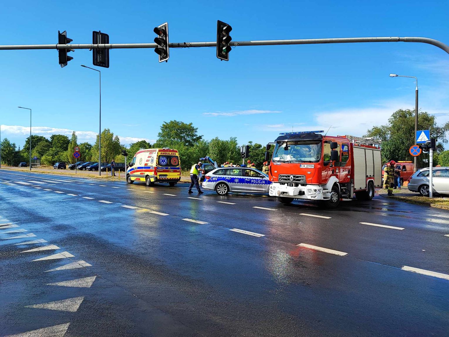 Zderzenie pojazdów na skrzyżowaniu ul Wojskowej i Barskiej