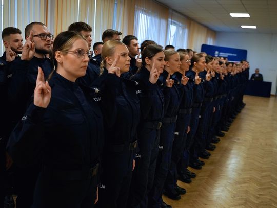 12 z nich trafi do Włocławka. Do policji wstąpiło 58 funkcjonariuszy