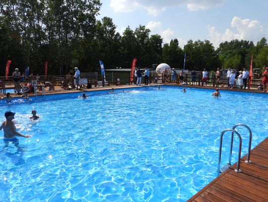 12 zł za bilet normalny, 7 zł za ulgowy. Radni zdecydowali, że letnie baseny będą biletowane