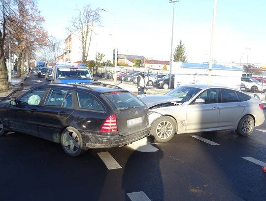 1500 zł mandatu za wymuszenie pierwszeństwa i spowodowanie kolizji 
