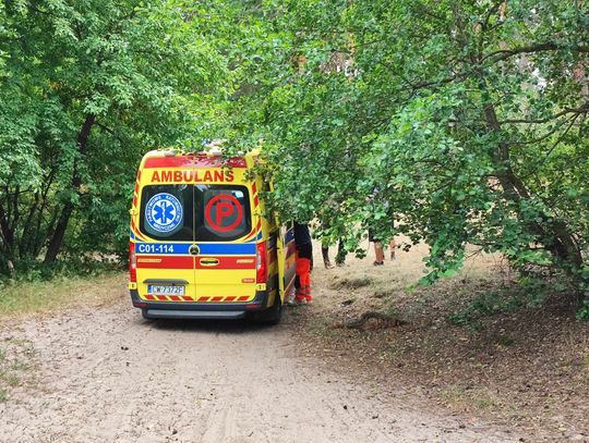 19-latek tonął w jeziorze Czarnym, uratował go mężczyzna, który słyszał wołanie o pomoc