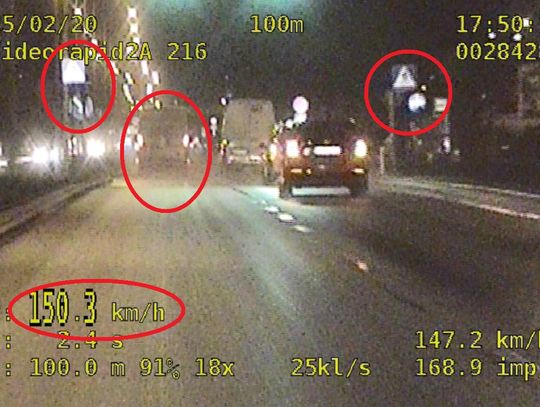 20 latek stracił prawo jazdy. Pędził autem dostawczym 150 km//h ulicą Toruńską