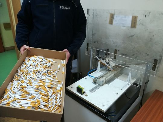 22-latek i 24-latka produkowali papierosy w wynajętym mieszkaniu na Zazamczu