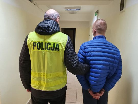 32-letni Sławomir S., który znęcał się nad dziećmi i żoną stanął dziś przed sądem