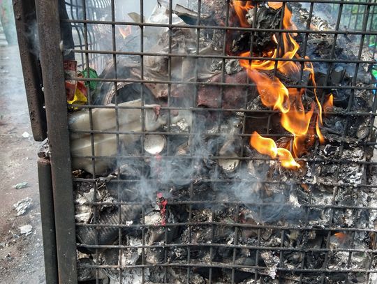  37 mandatów i dwie sprawy w sądzie za spalanie odpadów w przydomowych ogniskach