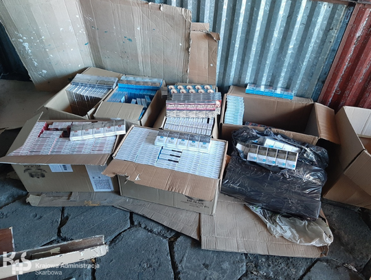 55 tys. sztuk nielegalnych papierosów i 43 kg w dwóch włocławskich garażach