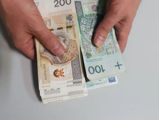 70-latka straciła kilkadziesiąt tys. zł. Oszustwo "na policjanta"