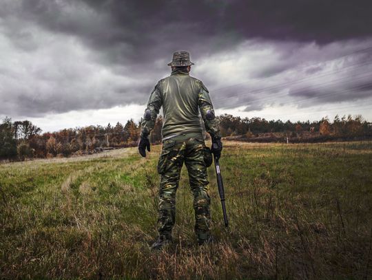 77-latek terroryzował rodzinę bronią. Groził pozbawieniem życia i znęcał się psychicznie