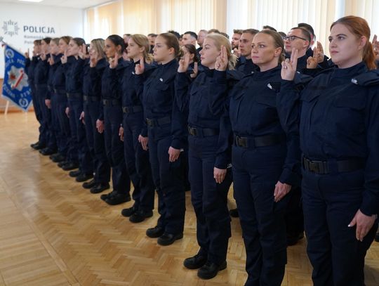 83 nowych policjantów złożyło ślubowanie. 1 trafi do Włocławka