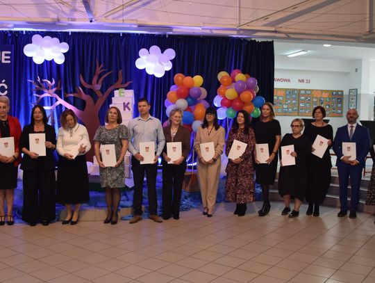 89 nauczycieli i 58 pracowników niepedagogicznych odebrało dziś nagrody