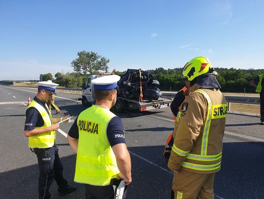 9 osób rannych, 4 trafiły w szpitala. Dachowanie na autostradzie