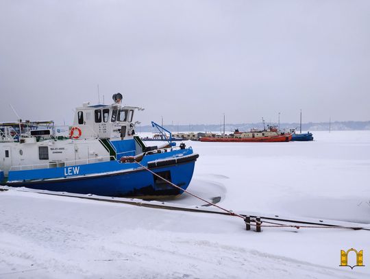 Akcja lodołamania zatrzymana na Wiśle. Na Odrze jednak lód kruszyć będzie jutro 7, a we środę 6 jednostek
