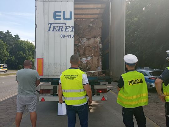 Akcja policji i Wojewódzkiego Inspektoratu Ochrony Środowiska na Alei Kazimierza Wielkiego. Zatrzymywali auta z odpadami