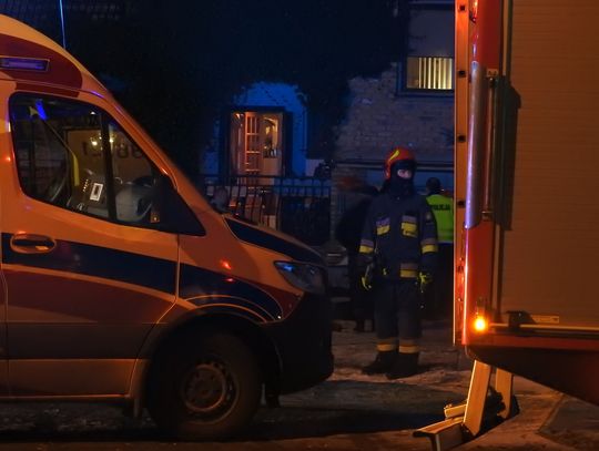 Akcja służb na al. Jana Pawła. Poparzony mężczyzna odwieziony do szpitala