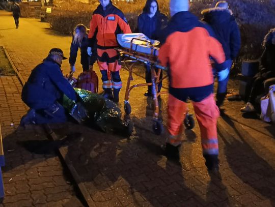 Akcja służb w centrum miasta. 60-latek zabrany do szpitala