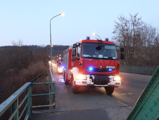 Akcja straży pożarnej nad Wisłą. Zaczynają się pożary traw