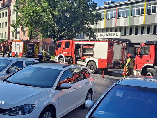 Akcja straży pożarnej w bibliotece i w Salamandrze