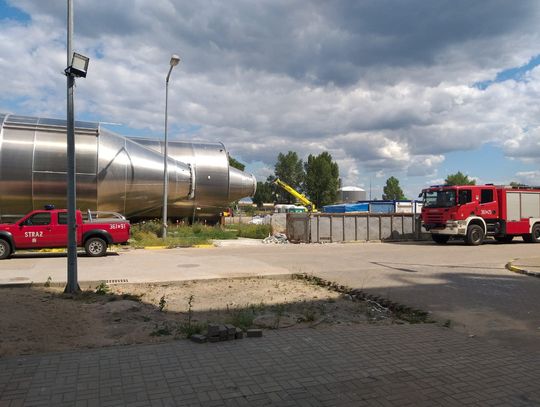 Akcja straży pożarnej w jednej z firm przy ul. Krzywa Góra. Doszło do pożaru w akumulatorowni 