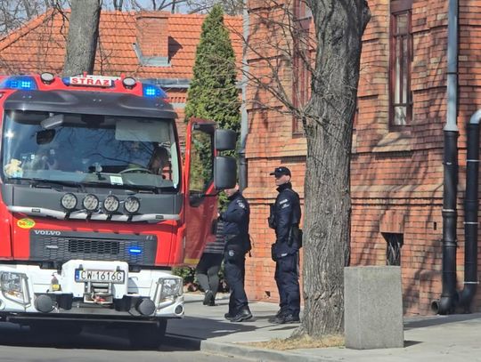 Alarm w Sądzie Rejonowym we Włocławku. Podejrzenie podłożenia ładunku wybuchowego Alarm w Sądzie Rejonowym we Włocławku. Podejrzenie podłożenia ładunku wybuchowego