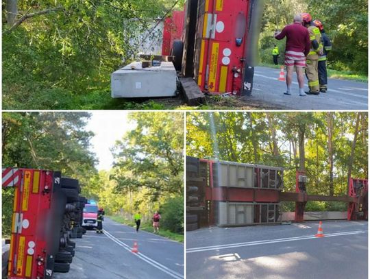 Auto ciężarowe wywróciło się na łuku drogi, ruch odbywa się wahadłowo 