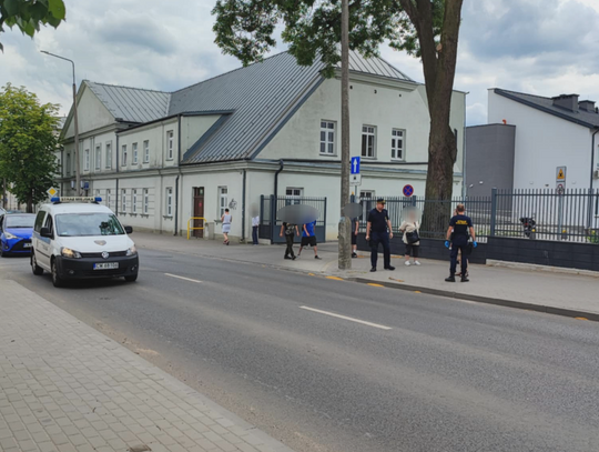 Awantura na ulicy Solnej, kobieta wbiegała przed nadjeżdżające auta. Interweniowała Straż Miejska