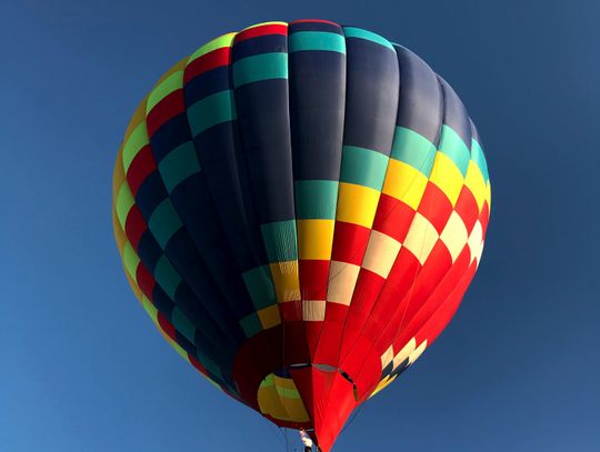 Balon z koszem spadł w gm. Choceń? Na miejscu działało sześć zastępów Straży Pożarnej
