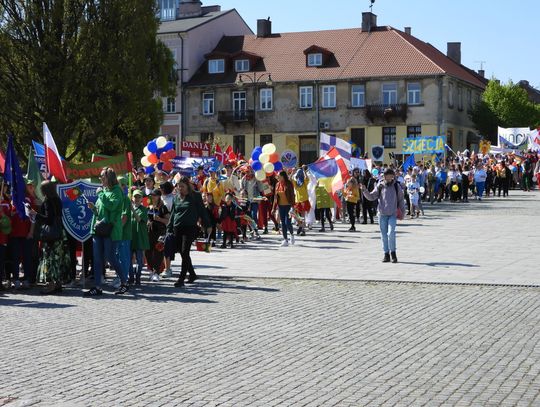 Barwna Parada Schumana przeszła z Placu Wolności na Stary Rynek