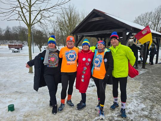Biegacze pobiegli dla WOŚP. Parkrun na Słodowie w bardzo trudnych warunkach Biegacze pobiegli dla WOŚP. Parkrun na Słodowie w bardzo trudnych warunkach