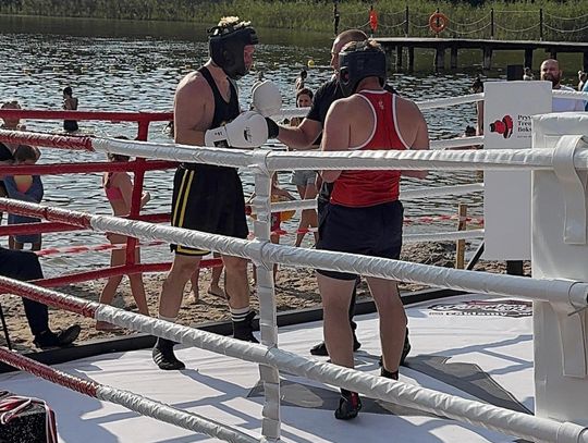 Boks na plaży nad Jeziorem Czarnym. Holiday Boxing Show zadebiutowało we Włocławku