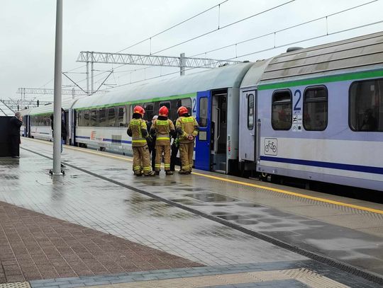 Bomba w pociągu? Służby przeszukują wagony