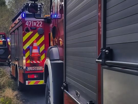 Śmierć w lesie. Strażacy spóźnieni przez auta blokujące wyjazd z garażu
