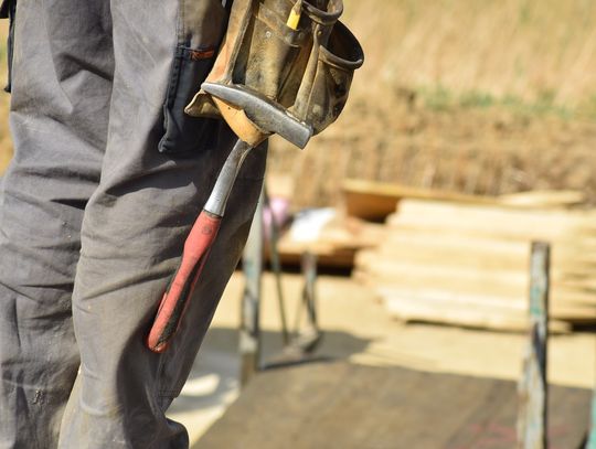 Budowa – praca wymagająca wysiłku fizycznego. Charakterystyka prac budowlanych