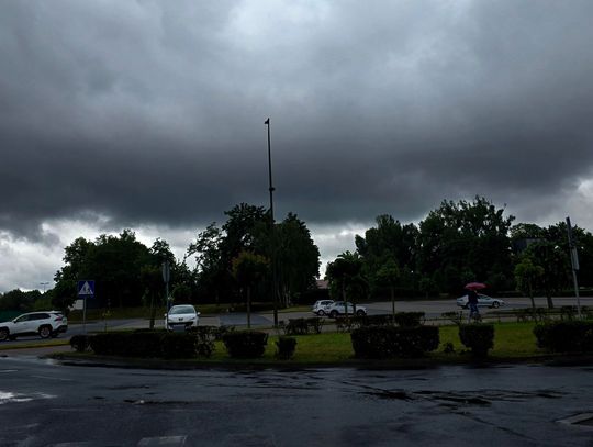 Burze nadchodzą nad Włocławek. IMGW ostrzega przed silnym wiatrem i intensywnym deszczem