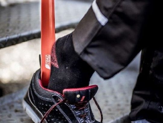 Buty robocze i akcesoria do nich. Jakie dodatki warto dokupić do specjalistycznego obuwia?