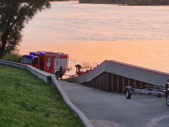 Chciał przepłynąć Wisłę. Interweniowała straż pożarna