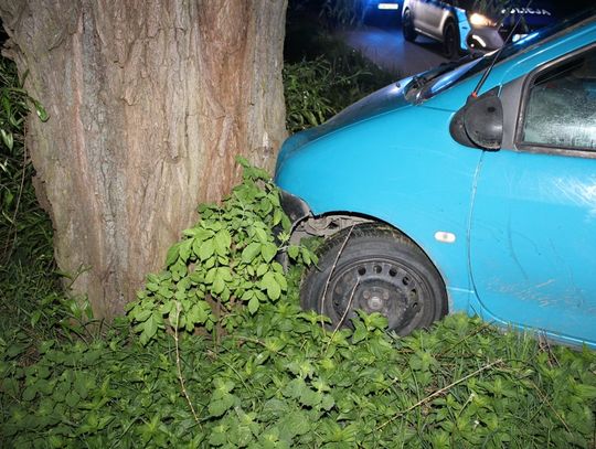 Choceń: Uderzył w drzewo i uciekł z miejsca zdarzenia