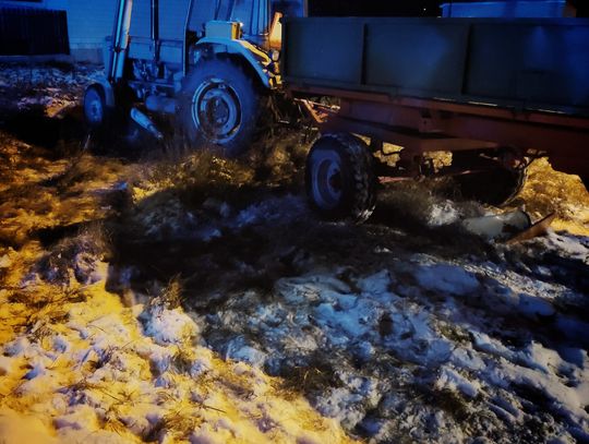 Chodecz: rolnik wjechał ciągnikiem w słup