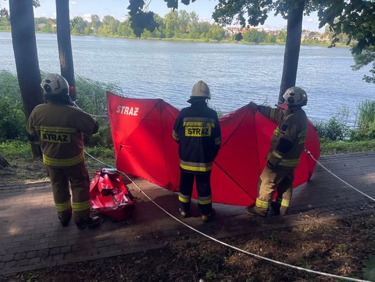 Ciało kobiety dryfowało w jeziorze. Na miejscu trwają działania służb