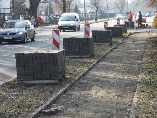 Co się stanie z kostką z ul. Wysokiej? "Zdejmują i starannie odkładają na palety. Chętnie odkupię"