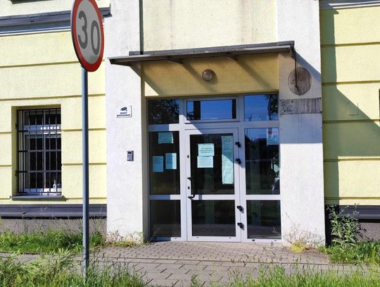 Co z budynkiem po Sądzie Okręgowym we Włocławku?  Z obiektu zniknął orzełek i tablica