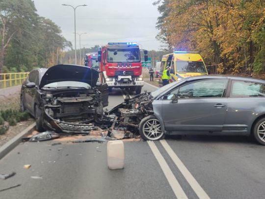 Czołowe zderzenie na DK 62. Droga zablokowana