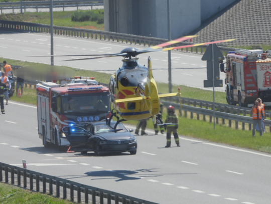 Cztery pojazdy zderzyły się na A-1. 2 osoby trafiły do szpitala