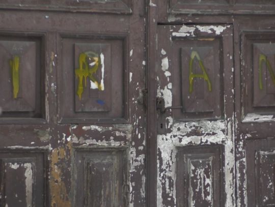 Czy autor e-maila do ratusza i twórca napisów IRAN na miejskim targowisku to ta sama osoba?