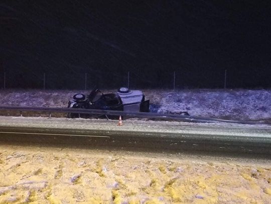 Dachowanie na autostradzie A1. Na miejscu działały trzy zastępy straży pożarnej 