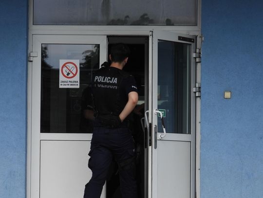 Decyzją prokuratora zatrzymany z nagrania ma zakaz zbliżania się do policjanta