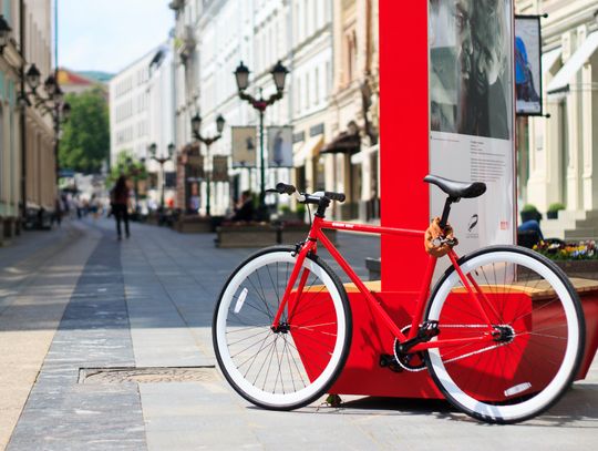 Dowiedz się, na co zwrócić uwagę wybierając zewnętrzne gabloty na ogłoszenia