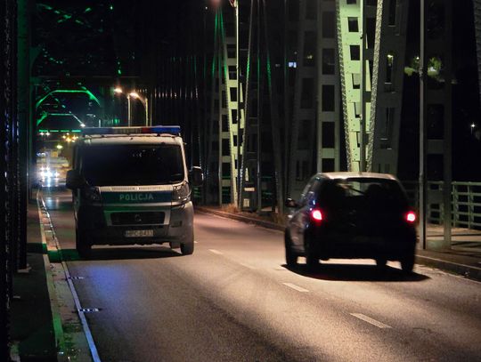 Dramatyczna interwencja na moście. Mężczyzna chciał targnąć się na życie